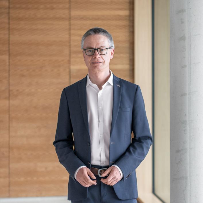 Dr. Kai Schiefelbein